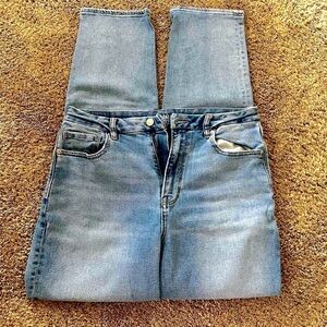 American Eagle- Curvy Mom Jean